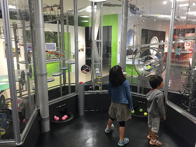 お出かけ 雨の日の定番 子どもも大人も楽しい科学実験 帯広市児童会館 科学展示室 とかち子育て応援ラボ とかちの子育て世代を応援する Webマガジン